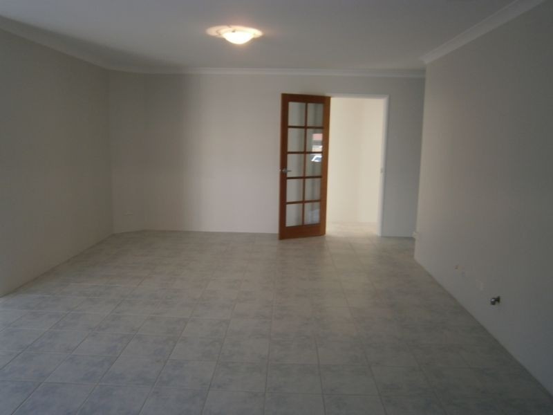 11 Allanbi Circle, Carramar WA 6031