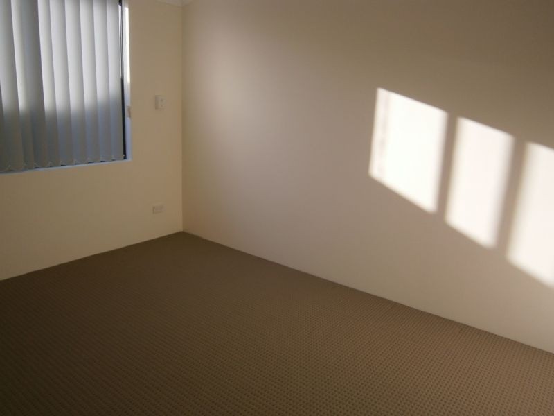 11 Allanbi Circle, Carramar WA 6031