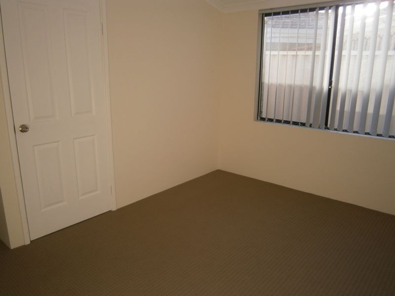 11 Allanbi Circle, Carramar WA 6031