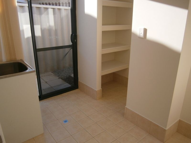 11 Allanbi Circle, Carramar WA 6031