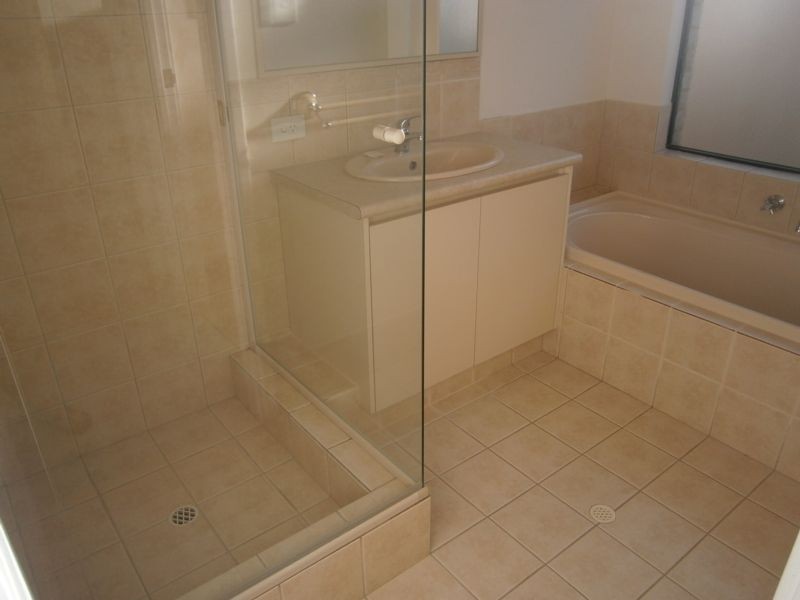 11 Allanbi Circle, Carramar WA 6031