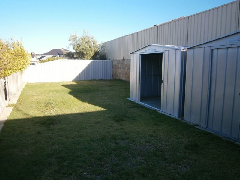 11 Allanbi Circle, Carramar WA 6031