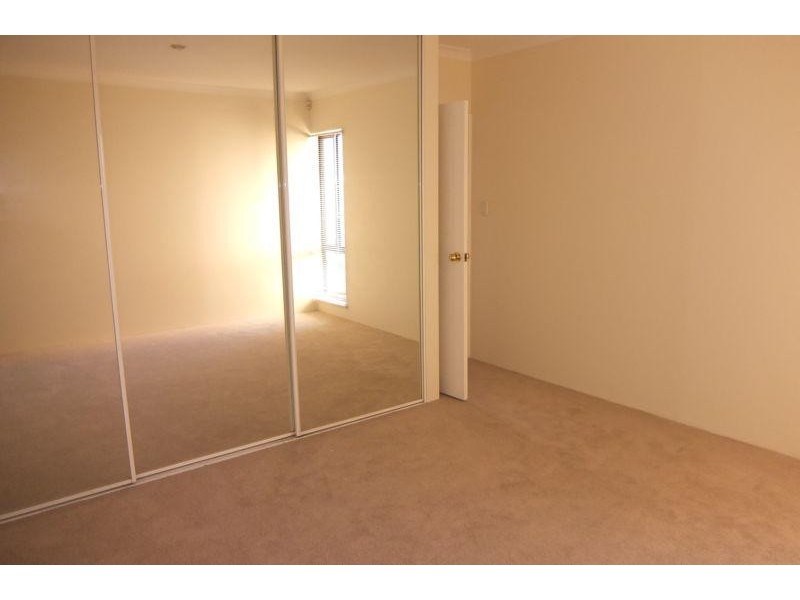 1/4 Cato Street, Glendalough WA 6016