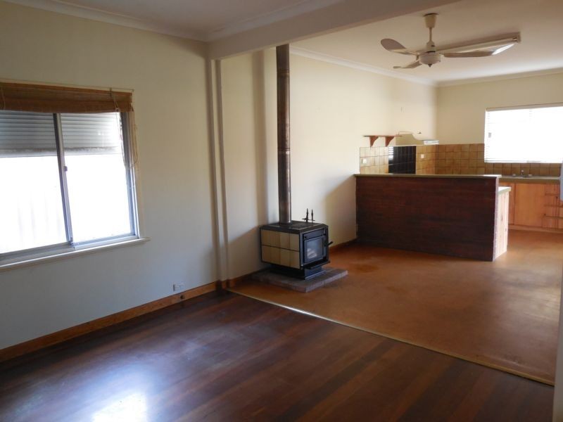 104 Barnes Street, Innaloo WA 6018