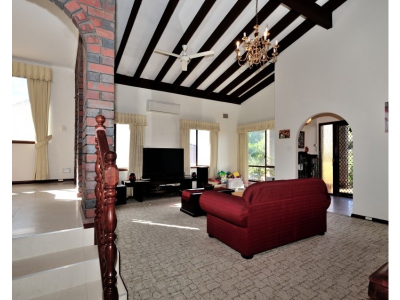 9 Bentley Street, Hamersley WA 6022