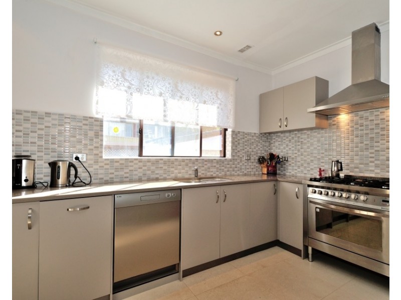 9 Bentley Street, Hamersley WA 6022