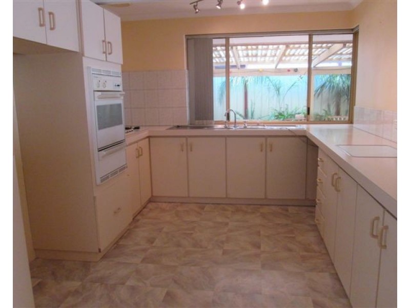 5 Seppelt Place, Marangaroo WA 6064