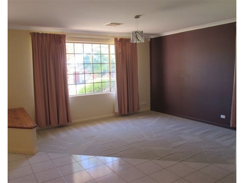 5 Seppelt Place, Marangaroo WA 6064