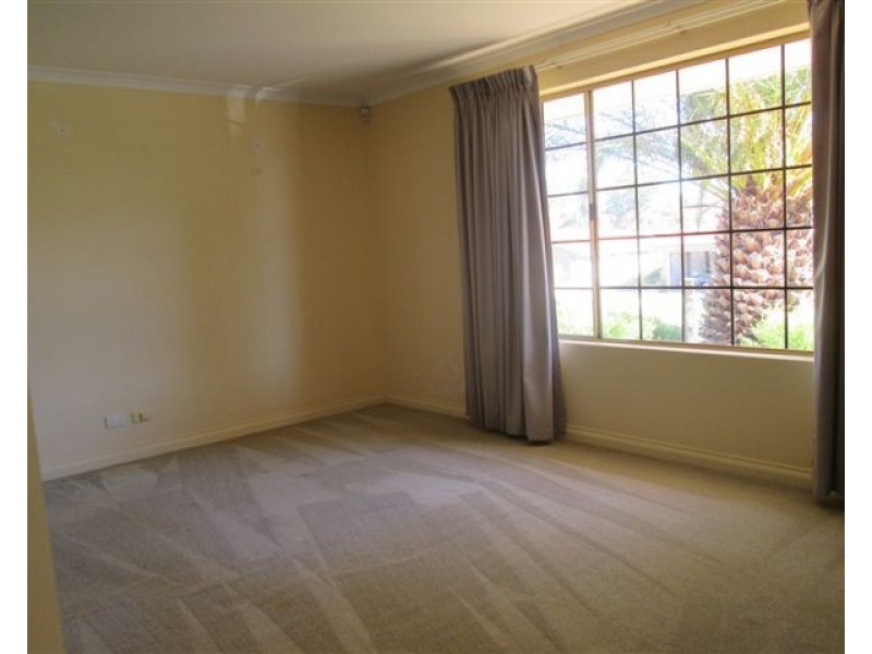 5 Seppelt Place, Marangaroo WA 6064