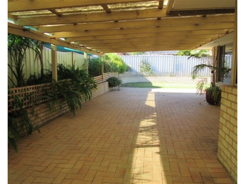 5 Seppelt Place, Marangaroo WA 6064