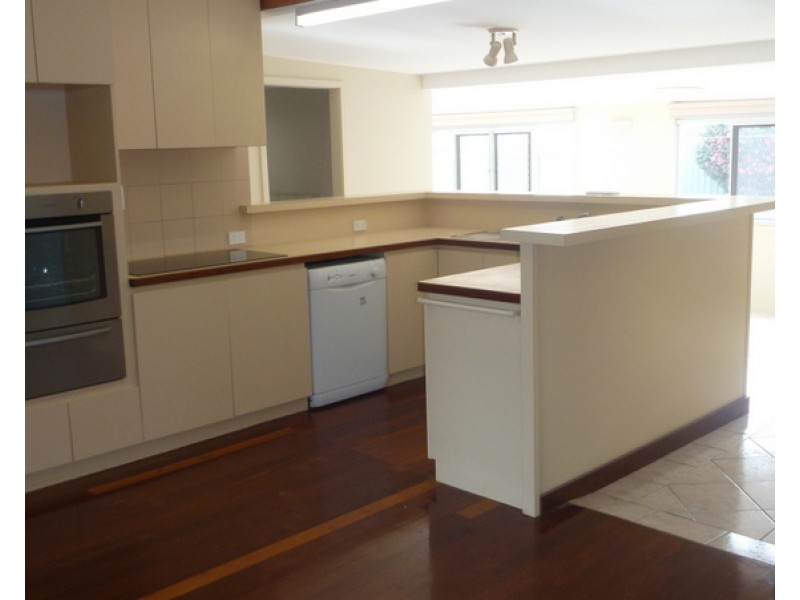 8 Pinewood Avenue, Woodlands WA 6018