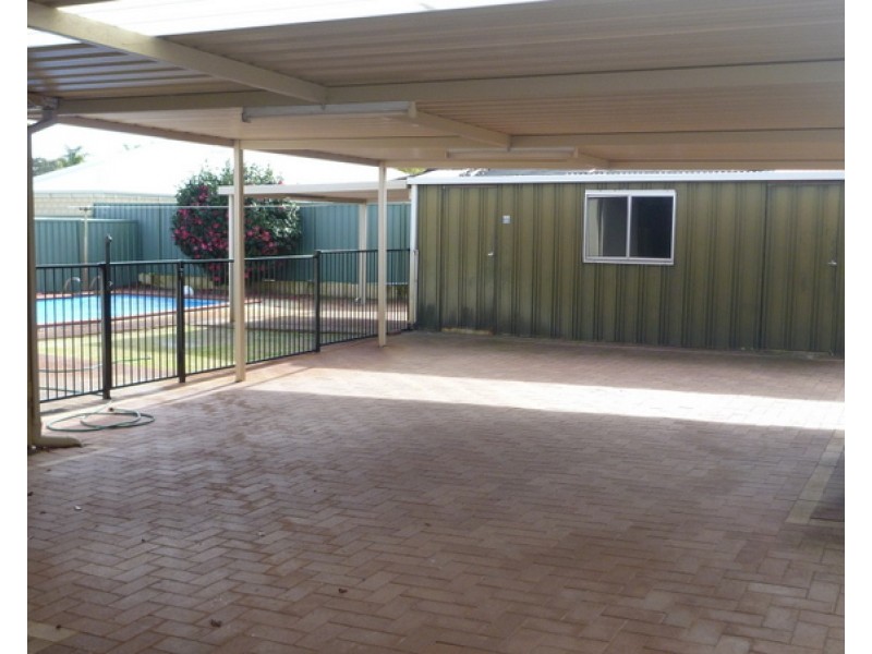 8 Pinewood Avenue, Woodlands WA 6018