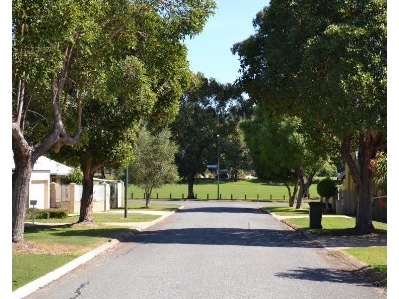 8 Pinewood Avenue, Woodlands WA 6018