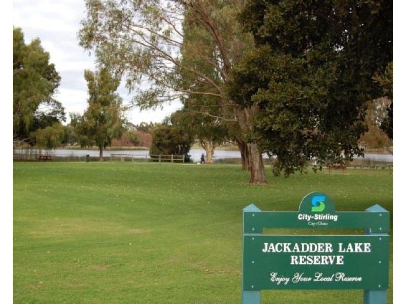 8 Pinewood Avenue, Woodlands WA 6018