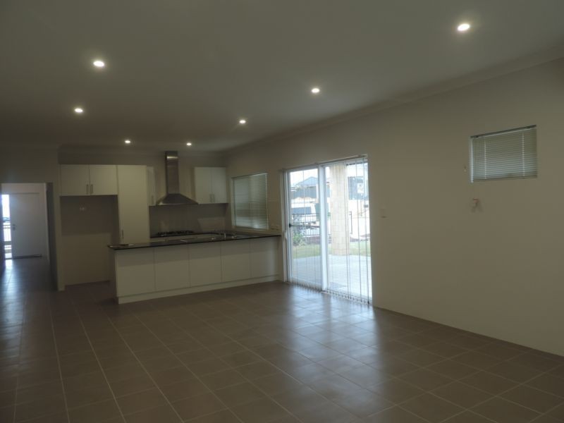 4 Oxted Link, Butler WA 6036