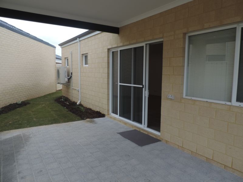 4 Oxted Link, Butler WA 6036
