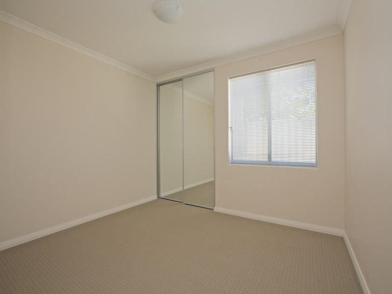 2/37 Lilacdale Road, Innaloo WA 6018