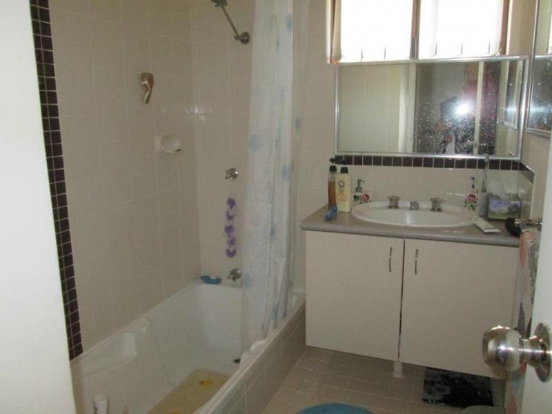 20E Roxwell Way, Girrawheen WA 6064