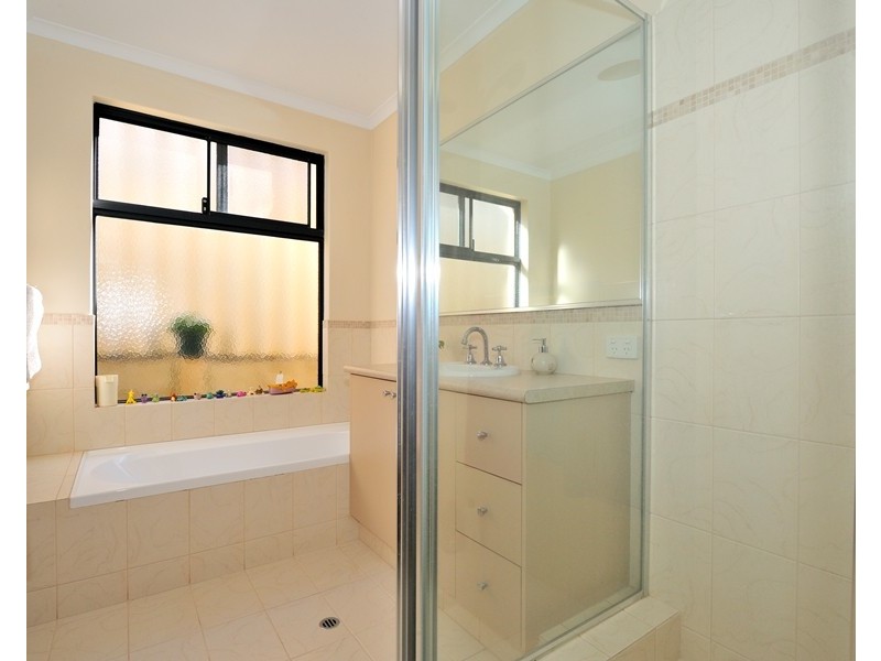 3A HADLEY PL, Karrinyup WA 6018