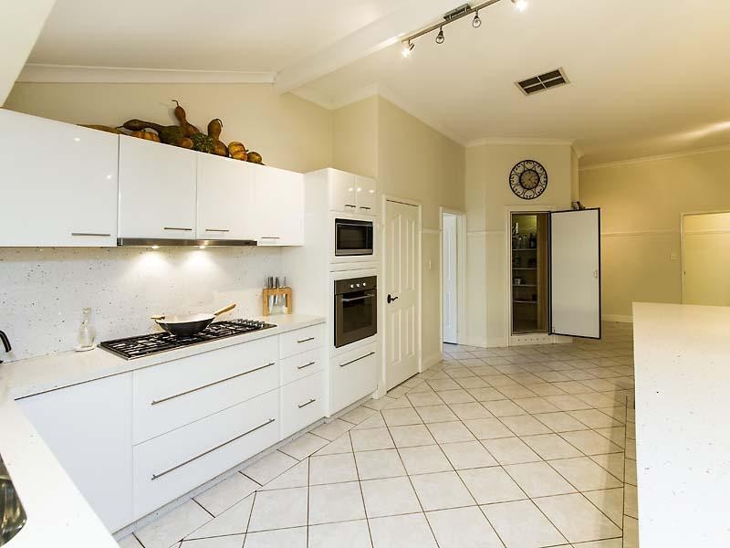 5 Tropical Gardens, Ballajura WA 6066