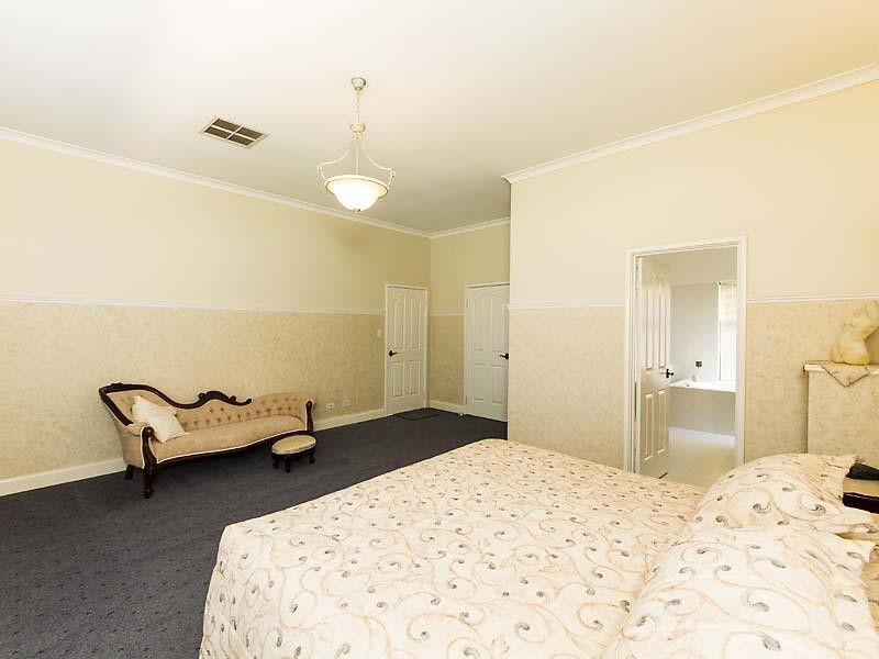 5 Tropical Gardens, Ballajura WA 6066