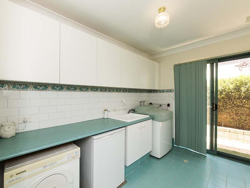 5 Tropical Gardens, Ballajura WA 6066