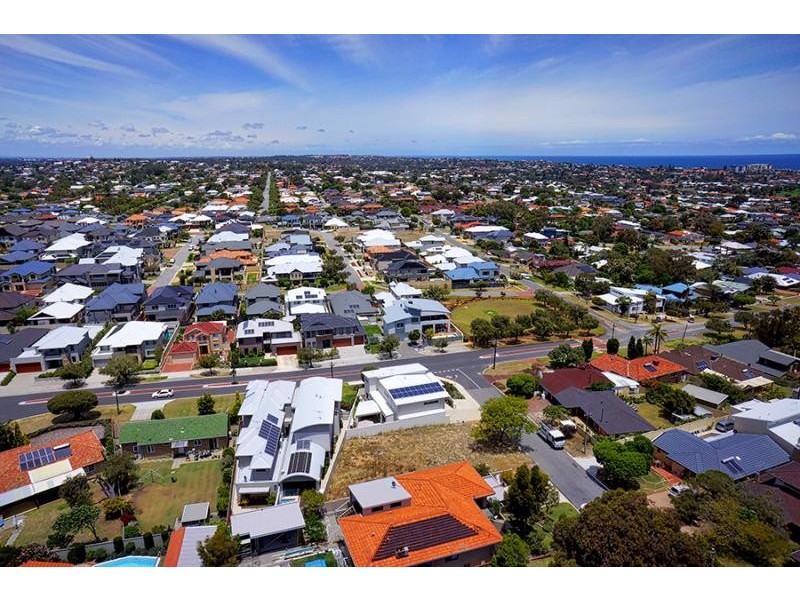 10 Phillips Place, Karrinyup WA 6018