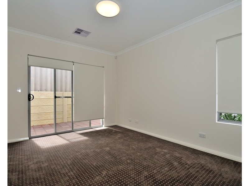 4/211 Royal Street, Yokine WA 6060