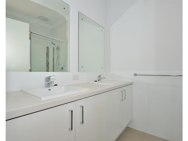 4/211 Royal Street, Yokine WA 6060