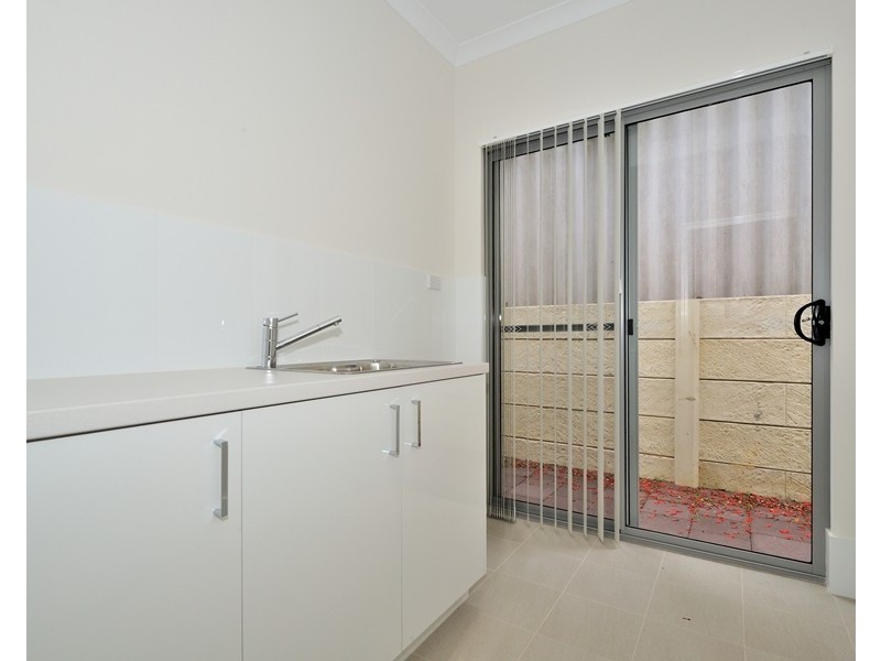 4/211 Royal Street, Yokine WA 6060