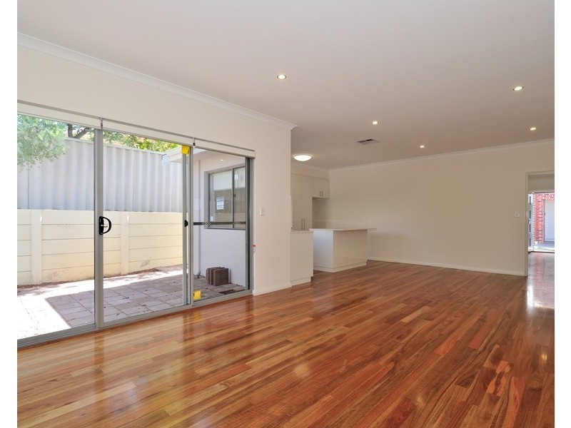 4/211 Royal Street, Yokine WA 6060