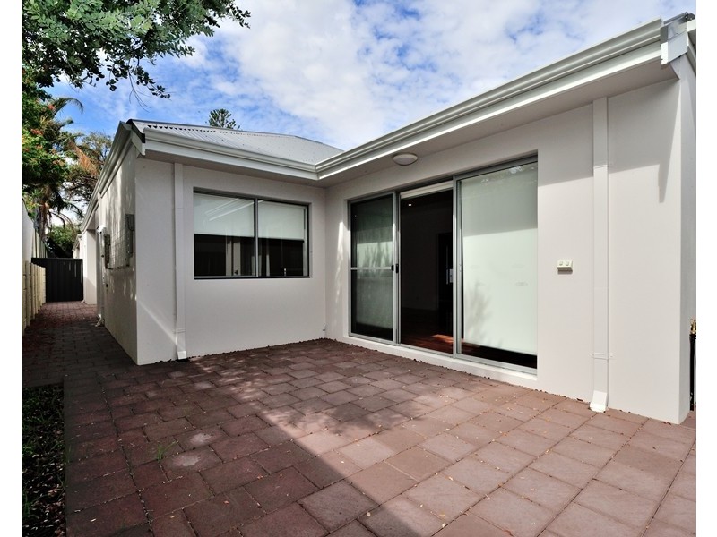 4/211 Royal Street, Yokine WA 6060