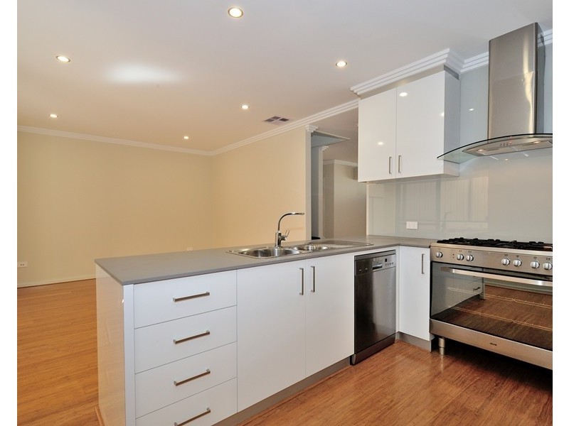 8B Donatti Road, Innaloo WA 6018