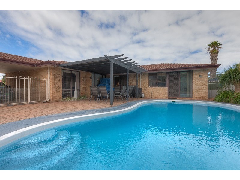 19 Richards Crescent, Craigie WA 6025