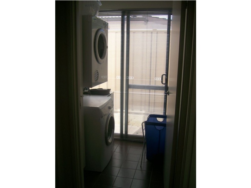 b/25 eden street, Innaloo WA 6018