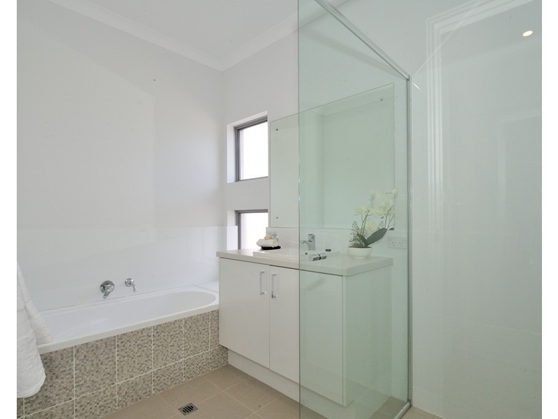 8/211 Royal Street, Yokine WA 6060