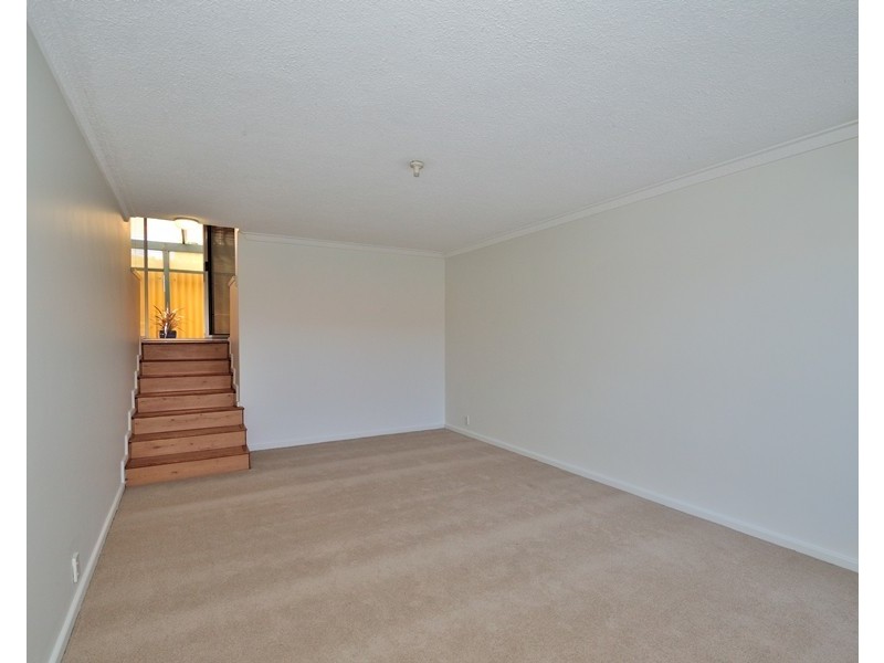 4/24 Kinsella Street, Joondanna WA 6060