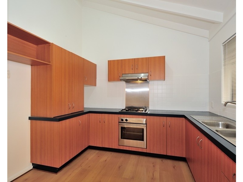 4/24 Kinsella Street, Joondanna WA 6060