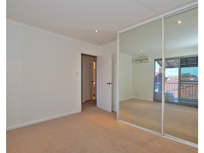 4/24 Kinsella Street, Joondanna WA 6060