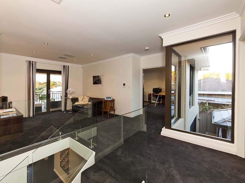 2/1 Gamble Way, Karrinyup WA 6018