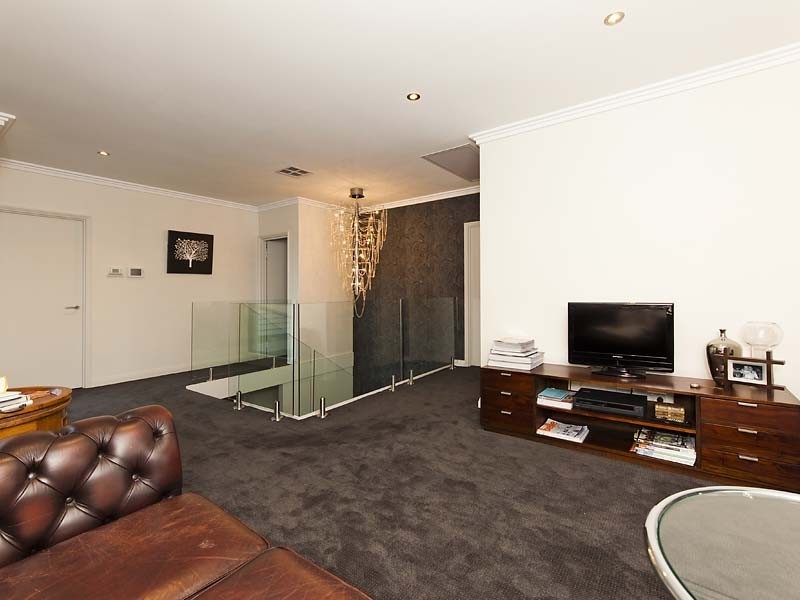 2/1 Gamble Way, Karrinyup WA 6018