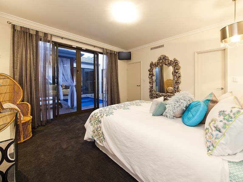 2/1 Gamble Way, Karrinyup WA 6018