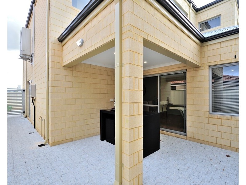 8D Donatti Road, Innaloo WA 6018