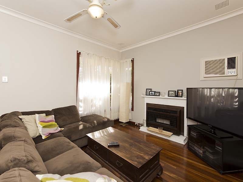 18 Gwelup Street, Karrinyup WA 6018