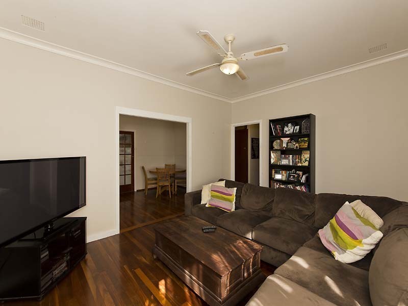 18 Gwelup Street, Karrinyup WA 6018