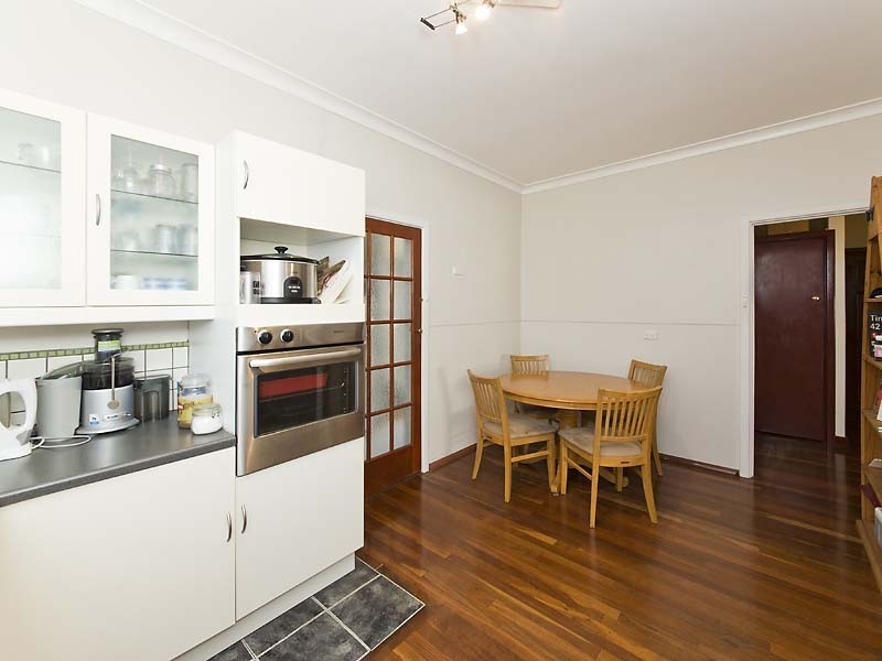 18 Gwelup Street, Karrinyup WA 6018