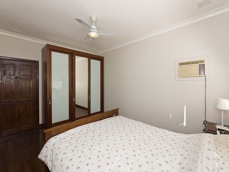 18 Gwelup Street, Karrinyup WA 6018