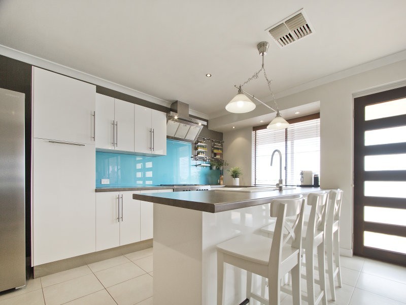 26 Kallaroo Place, Kallaroo WA 6025