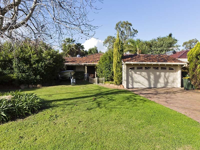 18 Guinevere Way, Carine WA 6020