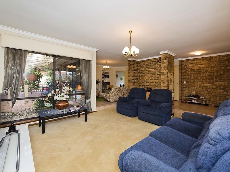 18 Guinevere Way, Carine WA 6020